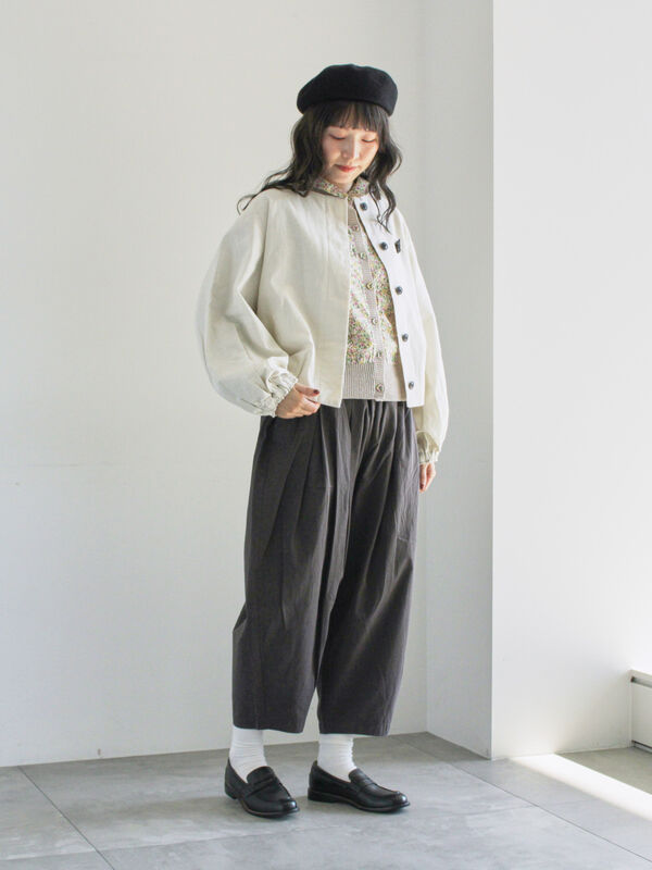 ツハルバイサマンサモスモス　アンティーク風ブローチ付きワンピース　チャコール ツハルバイサマンサモスモス アンティーク風ブローチ付き