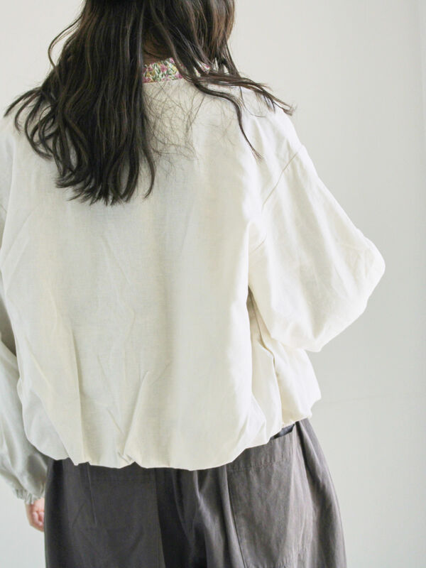 アンティーク風ブローチ付きジャケット（ブラック/キナリ