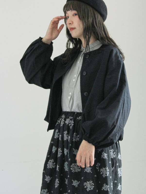 アンティーク風ブローチ付きジャケット（ブラック/キナリ/アウター