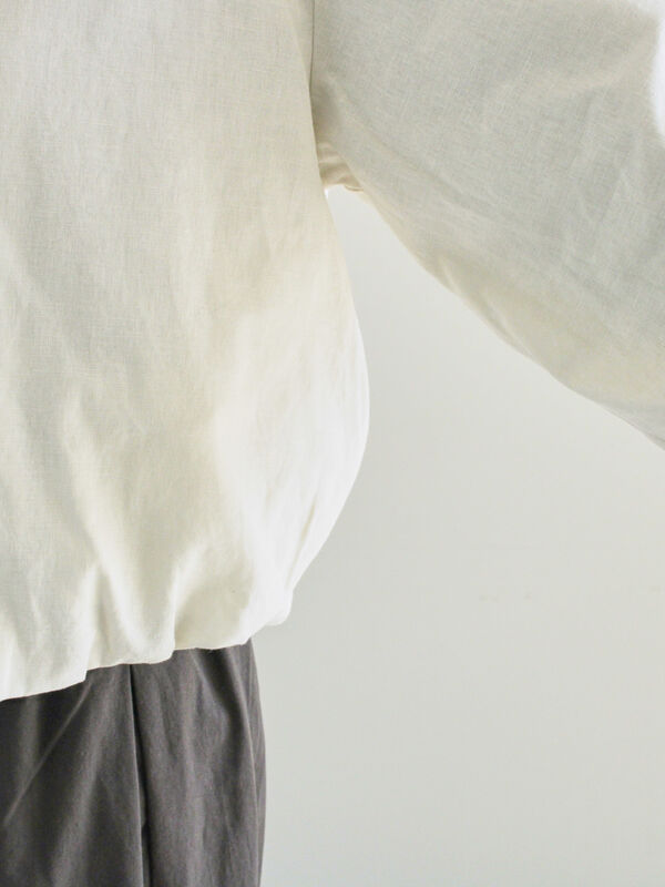 アンティーク風ブローチ付きジャケット（ブラック/キナリ