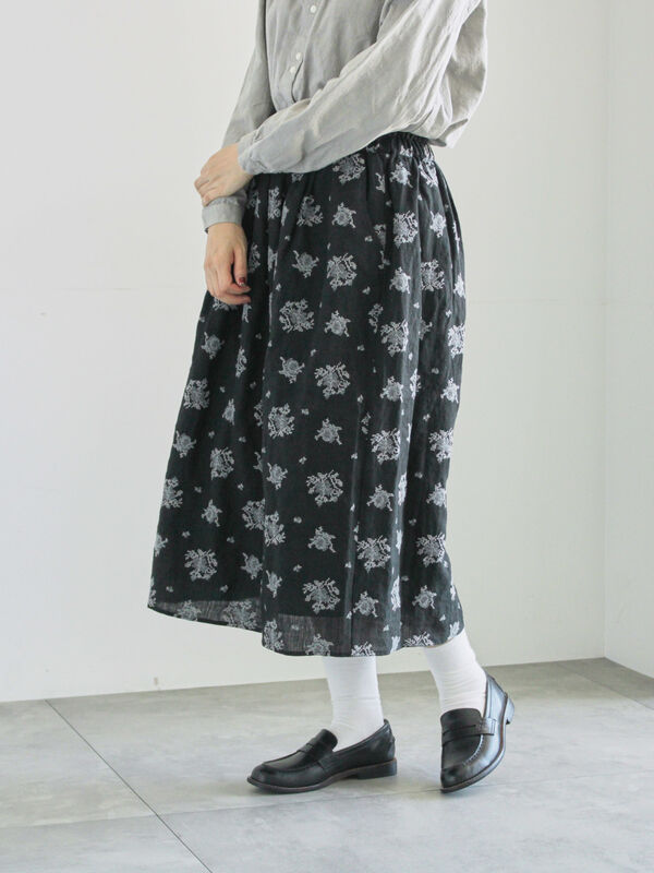 セール】 ローズ柄総刺繍スカート（ブラック/オリーブ/ボトムス