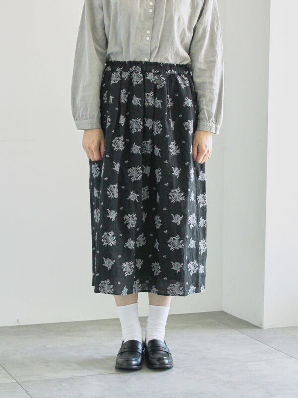 プープレフルルのチューリップ刺繍スカート　ブラック プープレフルルのチューリップ刺繍スカートブラック