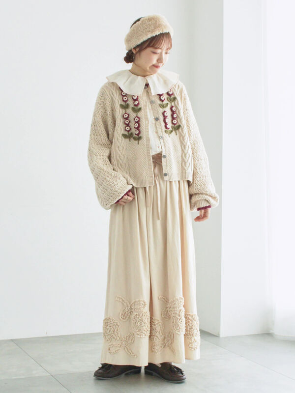 セール】 フリル配色ステッチブラウス（ブラック/サックスブルー