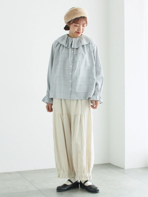 セール】 フリル配色ステッチブラウス（ブラック/サックスブルー