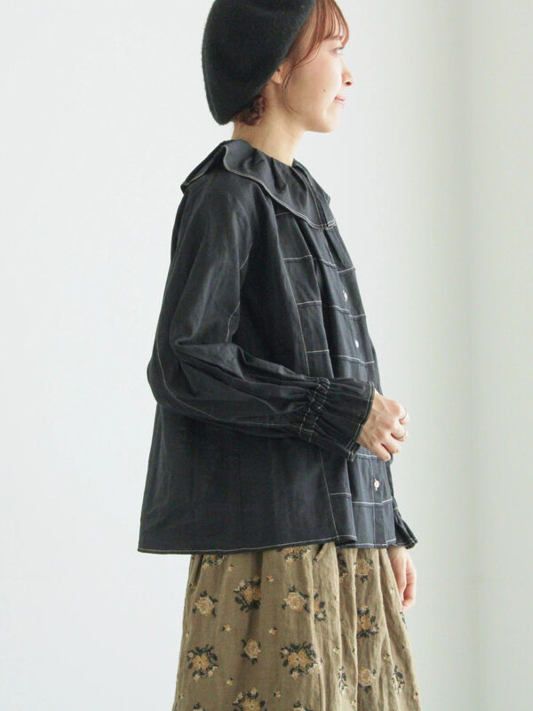 セール】 フリル配色ステッチブラウス（ブラック/サックスブルー