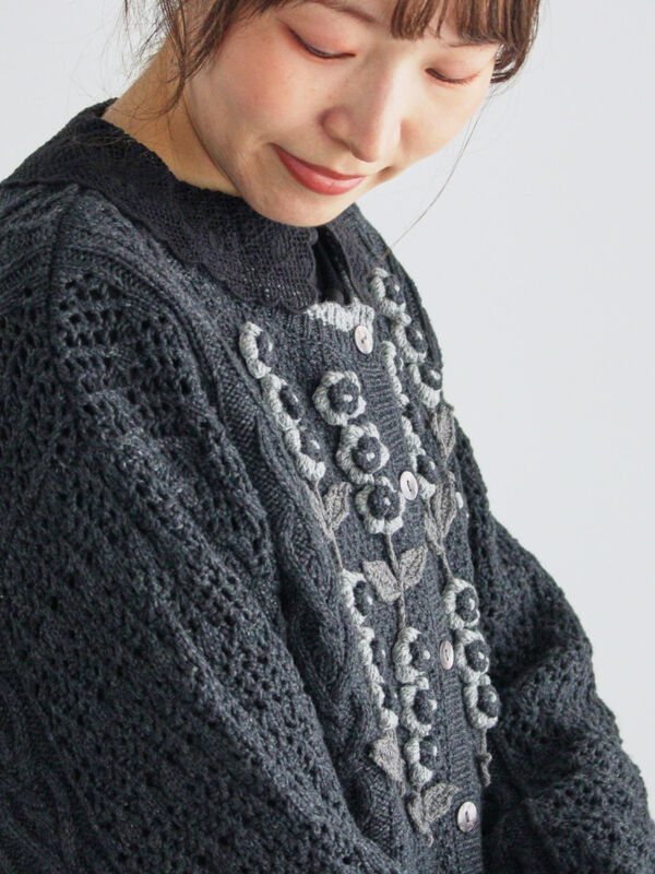 TSUHARU⋈かぎ針お花モチーフ付きニットカーディガン　ベージュ TSUHARUかぎ針お花モチーフ付きニットカーディガンベージュ