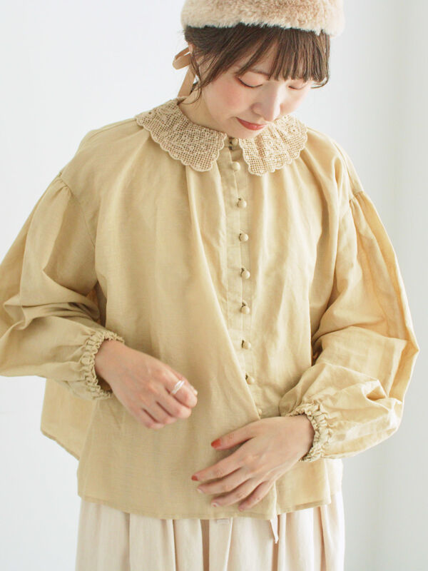 編み立て襟レースブラウス（オフホワイト/ブラック/ベージュ/トップス