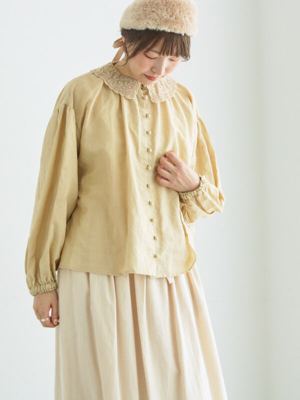 編み立て襟レースブラウスオフホワイト 編み立て襟レースブラウス（オフホワイト/ブラック/ベージュ/トップス