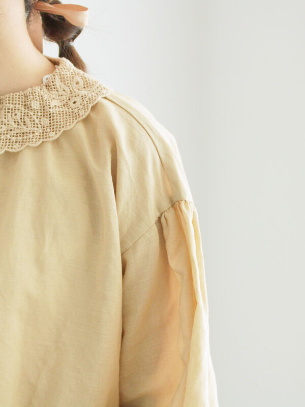 編み立て襟レースブラウス（オフホワイト/ブラック/ベージュ/トップス