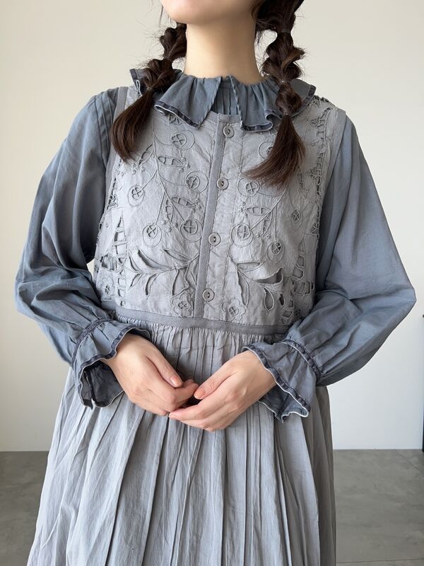 【WEB限定 Sサイズ】カットワーク刺繍前後着ノースリワンピース（ブルー）｜TSUHARU by Samansa Mos2（ツハルバイサマンサモスモス）通販