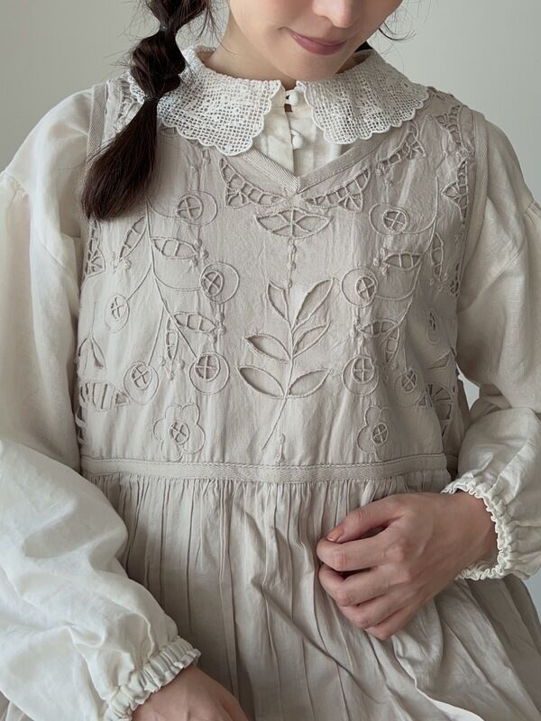 ツハルバイサマンサモスモス　カットワーク刺繍前後着ノースリワンピース　キナリ セール】 【WEB限定 Sサイズ】カットワーク刺繍前後着ノースリ