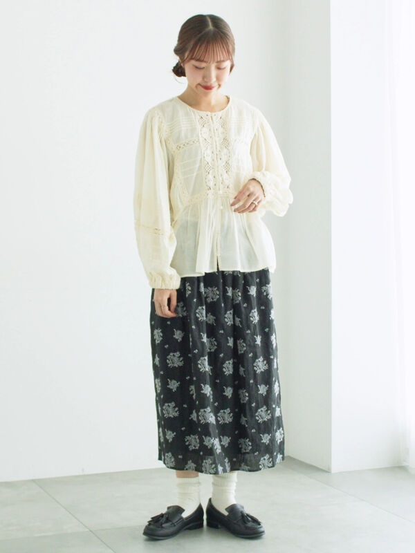 新品未使用 キャンレース切り替えブラウス セール】 レースラウンド切替ブラウス（オフホワイト/グレー/ブラック