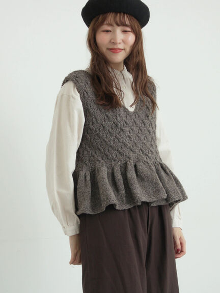 【ペルーニット】裾フリル前後着ベスト（オフホワイト/チャコールグレー）｜TSUHARU by Samansa Mos2（ツハルバイサマンサモスモス）通販
