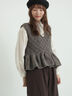 【ペルーニット】裾フリル前後着ベスト（オフホワイト/チャコールグレー）｜TSUHARU by Samansa Mos2（ツハルバイサマンサモスモス）通販