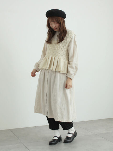 【ペルーニット】裾フリル前後着ベスト（オフホワイト/チャコールグレー）｜TSUHARU by Samansa Mos2（ツハルバイサマンサモスモス）通販