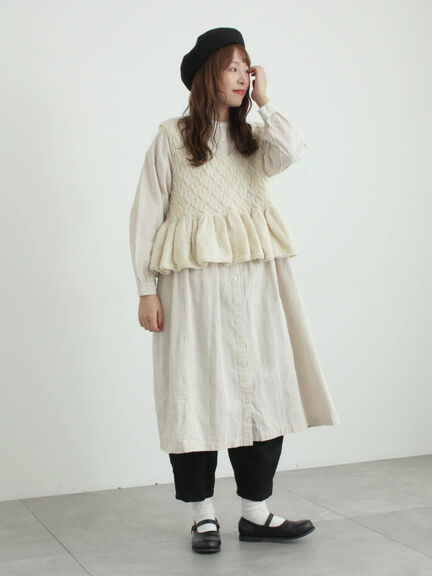 【ペルーニット】裾フリル前後着ベスト（オフホワイト/チャコールグレー）｜TSUHARU by Samansa Mos2（ツハルバイサマンサモスモス）通販
