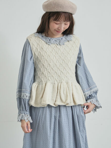 【ペルーニット】裾フリル前後着ベスト（オフホワイト/チャコールグレー）｜TSUHARU by Samansa Mos2（ツハルバイサマンサモスモス）通販