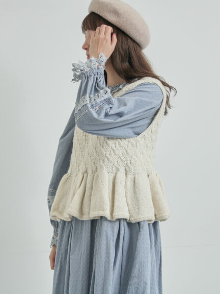 【ペルーニット】裾フリル前後着ベスト（オフホワイト/チャコールグレー）｜TSUHARU by Samansa Mos2（ツハルバイサマンサモスモス）通販