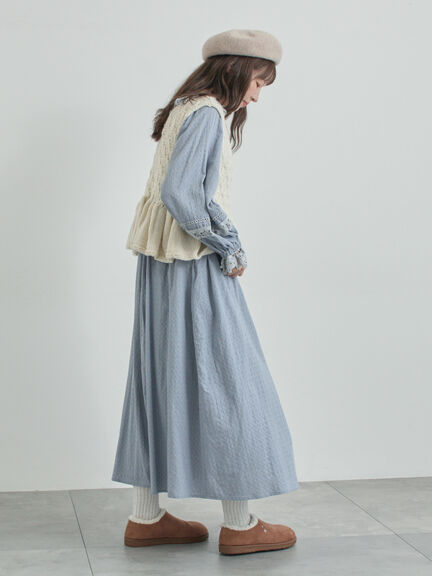 【ペルーニット】裾フリル前後着ベスト（オフホワイト/チャコールグレー）｜TSUHARU by Samansa Mos2（ツハルバイサマンサモスモス）通販