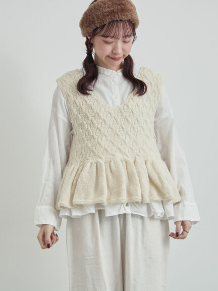 【ペルーニット】裾フリル前後着ベスト（オフホワイト/チャコールグレー）｜TSUHARU by Samansa Mos2（ツハルバイサマンサモスモス）通販