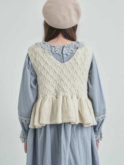 【ペルーニット】裾フリル前後着ベスト（オフホワイト/チャコールグレー）｜TSUHARU by Samansa Mos2（ツハルバイサマンサモスモス）通販