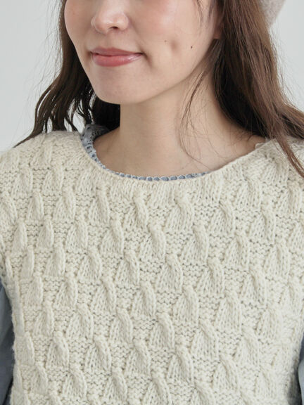 【ペルーニット】裾フリル前後着ベスト（オフホワイト/チャコールグレー）｜TSUHARU by Samansa Mos2（ツハルバイサマンサモスモス）通販