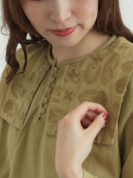 [tukuroi]綿麻ツイル刺繍ブラウス（ベージュ/ブラウン）｜TSUHARU by Samansa Mos2（ツハルバイサマンサモスモス）通販