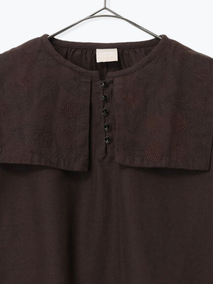 [tukuroi]綿麻ツイル刺繍ブラウス（ベージュ/ブラウン）｜TSUHARU by Samansa Mos2（ツハルバイサマンサモスモス）通販