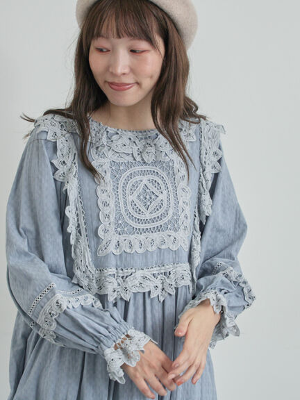 【WEB限定 Sサイズ】ドビーバテンレースワンピース（オフホワイト/ブラック/ブルー）｜TSUHARU by Samansa Mos2（ツハルバイサマンサモスモス）通販