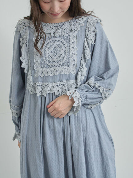 【WEB限定 Sサイズ】ドビーバテンレースワンピース（オフホワイト/ブラック/ブルー）｜TSUHARU by Samansa Mos2（ツハルバイサマンサモスモス）通販