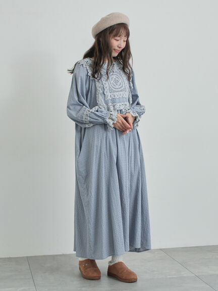 【WEB限定 Sサイズ】ドビーバテンレースワンピース（オフホワイト/ブラック/ブルー）｜TSUHARU by Samansa Mos2（ツハルバイサマンサモスモス）通販