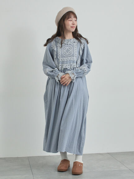 【WEB限定 Sサイズ】ドビーバテンレースワンピース（オフホワイト/ブラック/ブルー）｜TSUHARU by Samansa Mos2（ツハルバイサマンサモスモス）通販