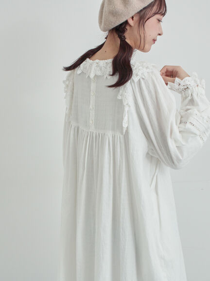 【WEB限定 Sサイズ】ドビーバテンレースワンピース（オフホワイト/ブラック/ブルー）｜TSUHARU by Samansa Mos2（ツハルバイサマンサモスモス）通販