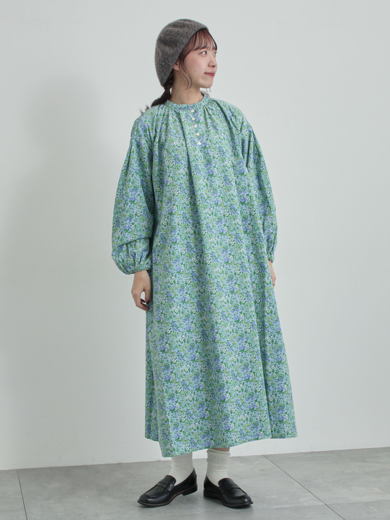 tsuharu リバティ ワンピース グリーン LIBERTY】Maria柄細コールワンピース（ブラック/ブルー