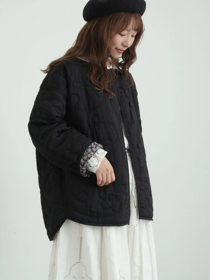 コード刺繍フラワー柄裏地キルトジャケット（ブラック/レッド/キナリ）｜TSUHARU by Samansa Mos2（ツハルバイサマンサモスモス）通販