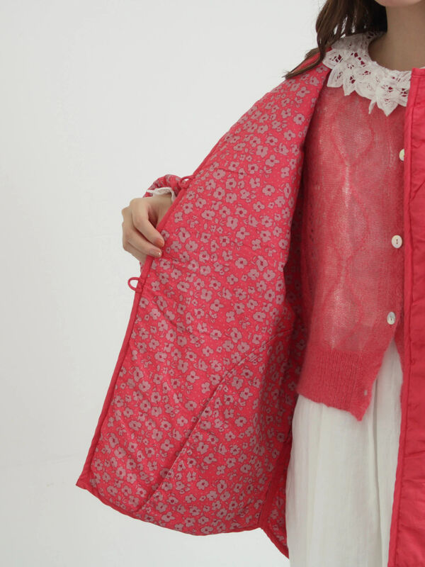 コード刺繍フラワー柄裏地キルトジャケット（ブラック/レッド/キナリ