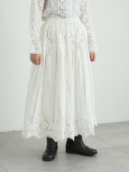 カットワーク刺繍裾スカラップスカート（オフホワイト/ブラック）｜TSUHARU by Samansa Mos2（ツハルバイサマンサモスモス）通販