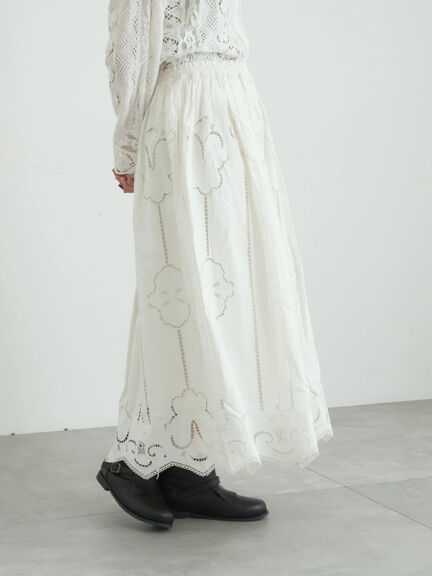 カットワーク刺繍裾スカラップスカート（オフホワイト/ブラック）｜TSUHARU by Samansa Mos2（ツハルバイサマンサモスモス）通販