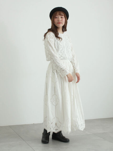 カットワーク刺繍裾スカラップスカート（オフホワイト/ブラック）｜TSUHARU by Samansa Mos2（ツハルバイサマンサモスモス）通販