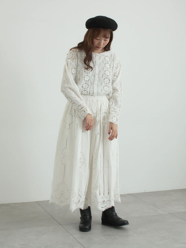 カットワーク刺繍裾スカラップスカート（オフホワイト/ブラック