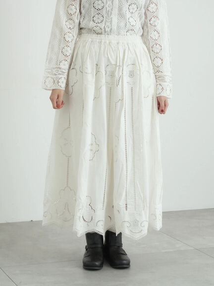 カットワーク刺繍裾スカラップスカート（オフホワイト/ブラック）｜TSUHARU by Samansa Mos2（ツハルバイサマンサモスモス）通販
