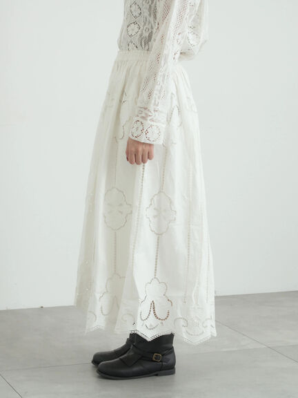 カットワーク刺繍裾スカラップスカート（オフホワイト/ブラック）｜TSUHARU by Samansa Mos2（ツハルバイサマンサモスモス）通販