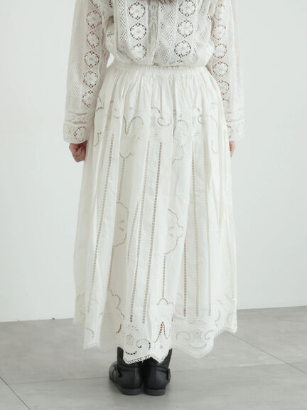 カットワーク刺繍裾スカラップスカート（オフホワイト/ブラック）｜TSUHARU by Samansa Mos2（ツハルバイサマンサモスモス）通販