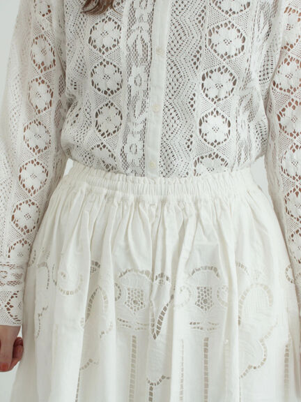 カットワーク刺繍裾スカラップスカート（オフホワイト/ブラック）｜TSUHARU by Samansa Mos2（ツハルバイサマンサモスモス）通販