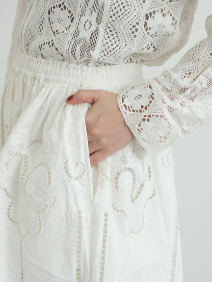 カットワーク刺繍裾スカラップスカート（オフホワイト/ブラック）｜TSUHARU by Samansa Mos2（ツハルバイサマンサモスモス）通販