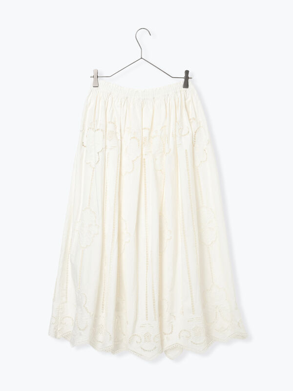 カットワーク刺繍裾スカラップスカート（オフホワイト/ブラック