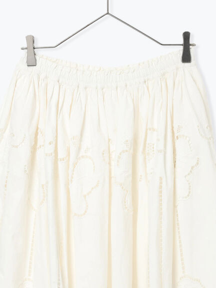 カットワーク刺繍裾スカラップスカート（オフホワイト/ブラック）｜TSUHARU by Samansa Mos2（ツハルバイサマンサモスモス）通販