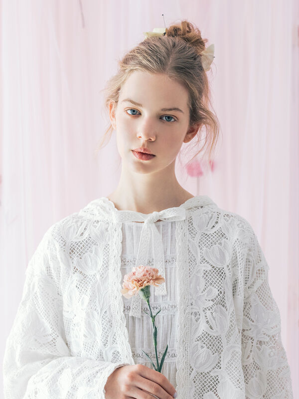 WHITE COLLECTION】オーバーレースフード付きボレロ（ホワイト