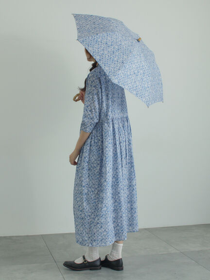 【LIBERTY FABRICS】Botanical Language柄日傘（ブルー/キナリ）｜TSUHARU by Samansa Mos2（ツハルバイサマンサモスモス）通販