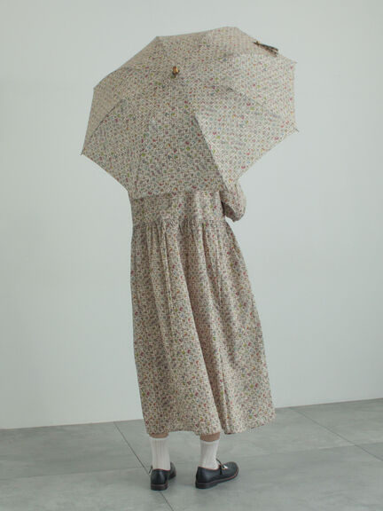 【LIBERTY FABRICS】Botanical Language柄日傘（ブルー/キナリ）｜TSUHARU by Samansa Mos2（ツハルバイサマンサモスモス）通販